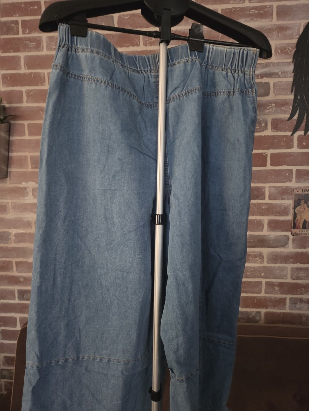 Wide Leg Jeans With Ruffle - Picture 5 of 8